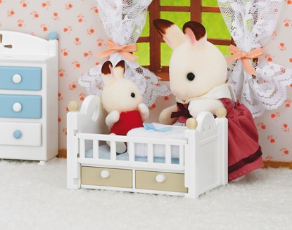 Attēls no Sylvanian Families Chocolate Rabbit Baby Set (Baby Bed)