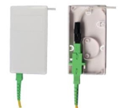 Attēls no Sienas kontaktligzda 3 porti, katrs 1 kabelim un 1 SC simplex adapterim, 1 LC duplex adapterim