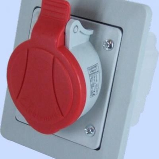 Изображение Elektromet Gniazdo skone podtynkowe z ramk 5P 16A 400V czerwone IP GSP 16/5 IP-44 (921850)