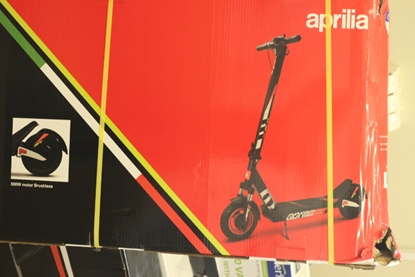 Picture of Aprilia SALE OUT. Electric Scooter E-SR2 EVO, Black/Red E-SR2 EVO, Electric Scooter, 500 W, 10 ", 25 km/h, 23 month(s), Black/Red