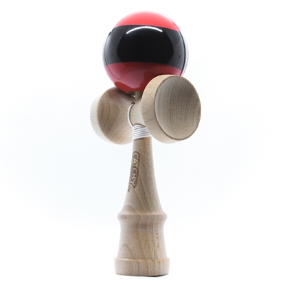Attēls no YoYoFactory KENDAMA STANDART melns/sarkans