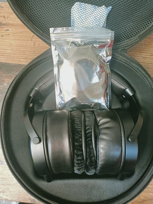 Picture of Suchawki Monoprice MONOPRICE M1070C Over the Ear Closed - Black