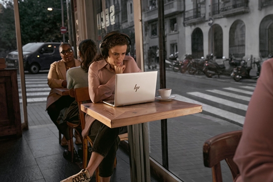 Picture of Laptop HP EliteBook X G1i Flip Ultra 7 258V / 32 GB / 1 TB / W11 Pro / 120 Hz (B9ZX9ET)