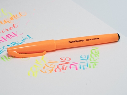 Attēls no Pisak pdzelkowy Pentel Brush Sign Pen SES15C fluo