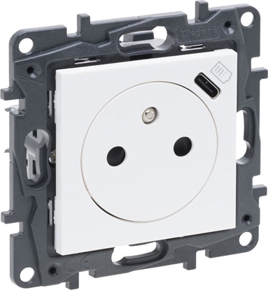 Picture of Legrand adowarka USB-C z gniazdem pojedynczym Legrand Niloe Step 863138 gniazdo z uziemieniem z przesonami adowarka typ C 1,5A biae