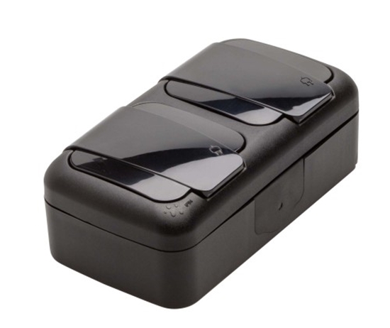 Picture of Mitrumdroša IP54 Dubultā elektrības kontaktligzda [rozete] ar zemējumu melna