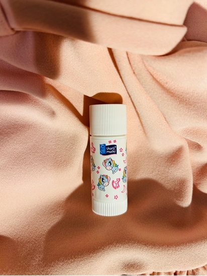 Picture of SKARB MATKI-POMADKA OCHRONNA DLA DZIECI   O SMAKU RÓOWEJ GUMY BALONOWEJ 01.2027.02