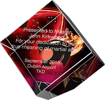 Attēls no Victoria Sport Trofeum szklane grawerowane z nadrukiem kolorowym LuxorJet + wypenienie farb