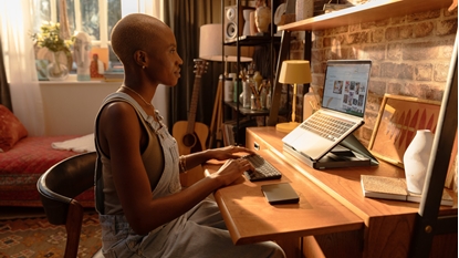 Изображение Logitech 920-011240 klawiatura do urzdze mobilnych QWERTY British English Bluetooth Róowy