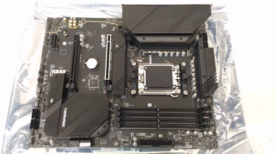 Изображение MSI SALE OUT. MAG B650 TOMAHAWK WIFI | MAG B650 TOMAHAWK WIFI | Processor family AMD | Processor socket AM5 | DDR5 DIMM | Memory slots 4 | Supported hard disk drive interfaces SATA, M.2 | Number of SATA connectors 6 | Chipset AMD B650 | ATX | USED,