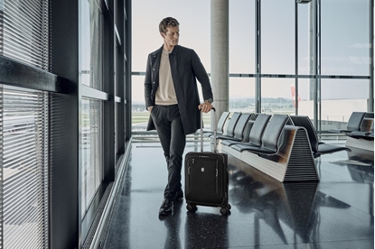 Attēls no VICTORINOX WERKS TRAVELER 6.0 SOFTSIDE GLOBAL CARRY-ON, Black