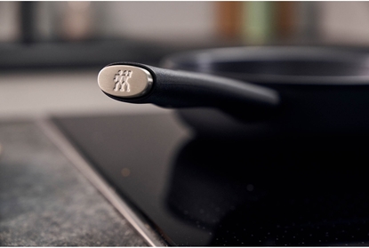 Attēls no ZWILLING Madura Plus Ceramic Wok, 30 cm round aluminium Titanium-reinforced non-stick coating