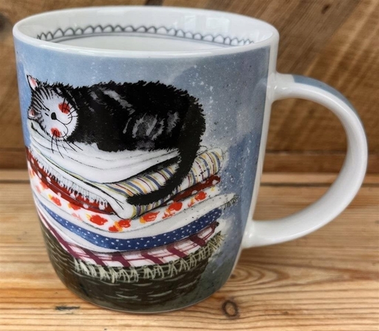 Picture of GiftWorld Kubek M29 Kot na koszu z praniem