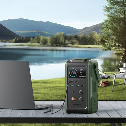 Attēls no Joyroom Powerbank Joyroom JR-PBF10 75000mAh 100W 3x USB-C 3x USB-A with foldable flashlight and handle - green