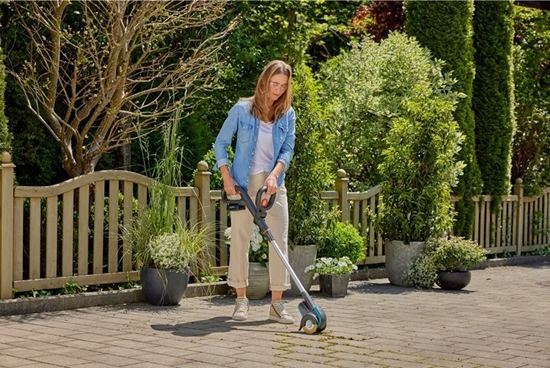 Picture of Gardena Cordless Brush Easy-Weed 1800/18V P4A Ready-To-Use