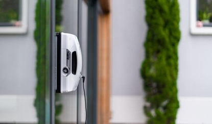 Attēls no Hobot - 2S window cleaning robot - compact and lightweight