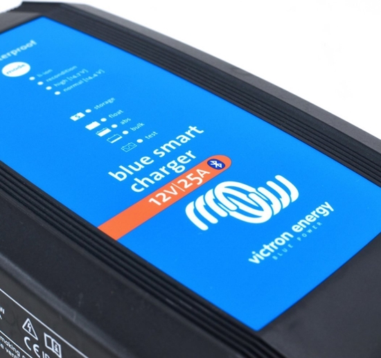 Изображение Victron Energy Prostownik Victron Blue Smart IP65 12V 25A Bluetooth