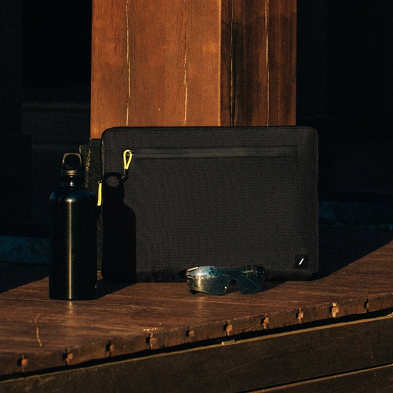 Picture of Native Union Ultralight Sleeve - etui ochronne do Macbook 13" (black)