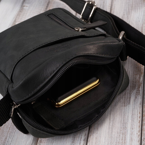 Picture of Paolo Peruzzi Saszetka mska na rami skórzana czarna maa AY-05-HBL