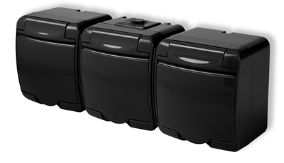 Attēls no JUNIOR Gniazdo potrójne z uziemieniem 3x(2P+Z) (klapka czarna bez przeson) czarny 12GHE-3