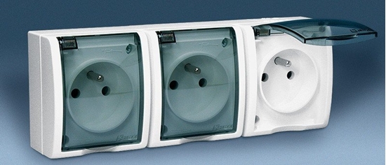 Picture of Kontakt-Simon Gniazdo hermetyczne potrójne AQUARIUS z/u 16A IP54 z klapk dymn biae - AQGZ1-3/11A