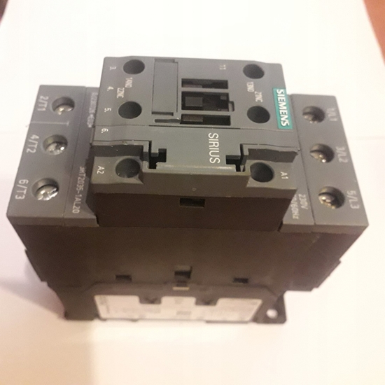 Picture of Stycznik mocy, AC-3e/AC-3, 41 A, 18,5 kW /400 V, 3-bieg., 230 V AC, 50/60 Hz, styki pomocnicze: 1 NO + 1 NC, zacisk3RT2035-1AL20