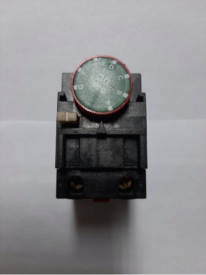 Picture of Zestaw pulpitowy przycisk grzybkowy czerwony odblokowanie przez obrót do awaryjnego zatrzymania Ø40mm adapter zestyk 1R LPCB6644