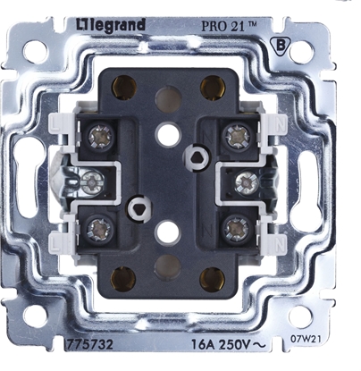 Изображение Legrand Gniazdo wtyczkowe bez uziemienia 16A 250V - 775732