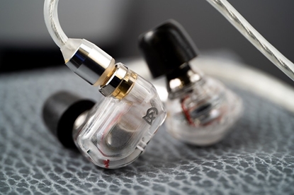 Attēls no Campfire Audio Iris - Hybrydowe IEM Hi-Fi 1BA+1DD
