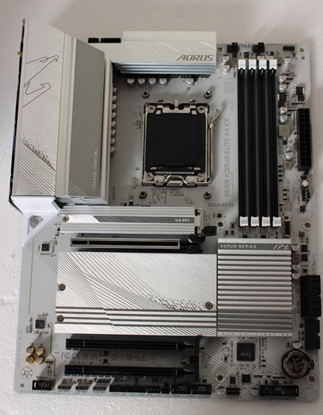 Изображение SALE OUT. | Gigabyte USED, REFURBISHED, WITHOUT ACCESSORIES, ONLY BACK PANEL INCLUDED