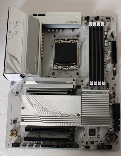 Picture of SALE OUT. Gigabyte USED, REFURBISHED, WITHOUT ACCESSORIES, ONLY BACK PANEL INCLUDED