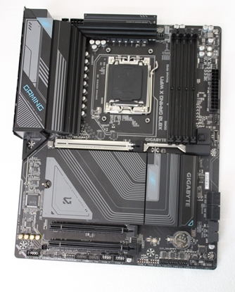 Attēls no SALE OUT. Gigabyte X870 GAMING X WIFI7 1.0 | Processor family AMD | Processor socket AM5 | DDR5 | Supported hard disk drive interfaces SATA, M.2 | Number of SATA connectors 4 | REFURBISHED, USED, WITHOUT INSTRUCTIONS, ORIGINAL BOX, ANTENNA